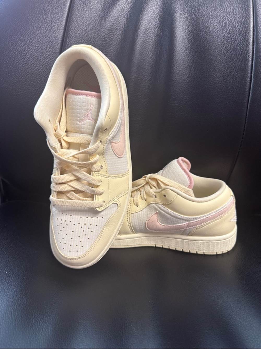 Jordan 1 Lows Women’s Low-Top Sneakers in Cream & Light Pink (W8.5) - Picture 4 of 6